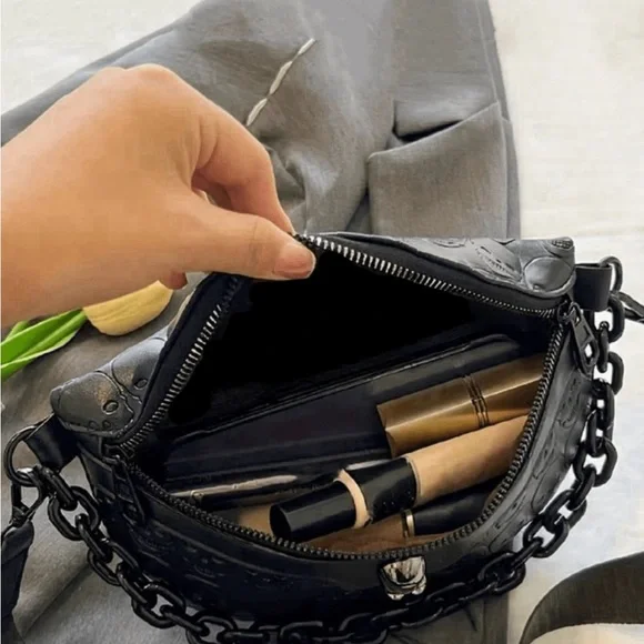 Chic Black Embossed Crossbody Bag with Chain Strap - Picture 12 of 12